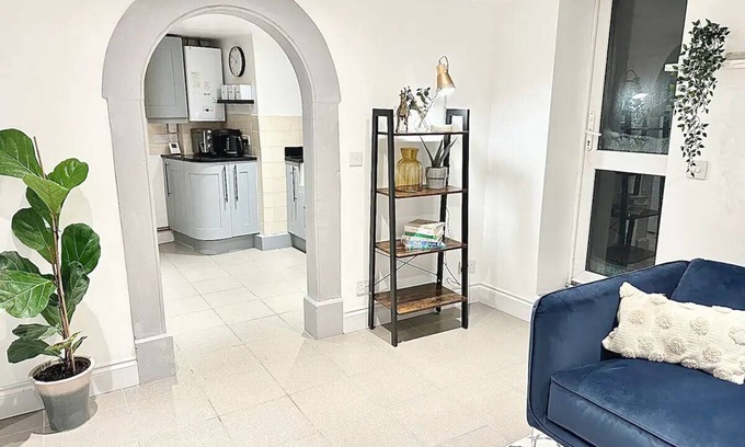 Trowbridge Cottage | Spacious One Bedroom Cottagen