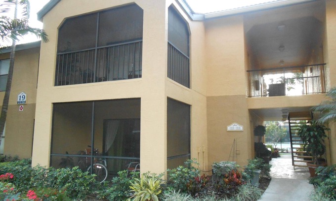 North Naples Condo | Spacious one bedroom-one bath condo