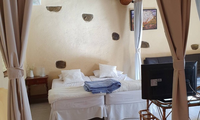 Torroja del Priorat Apartment | Spacious, original, cozy, flooded with light, fiberglass, autonomous