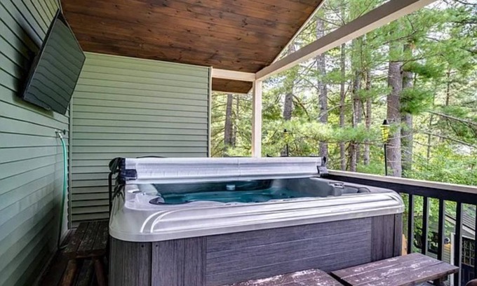Blueberry Estates House | Spacious Ossipee Waterfront House Perfect for Activities & Entertainment