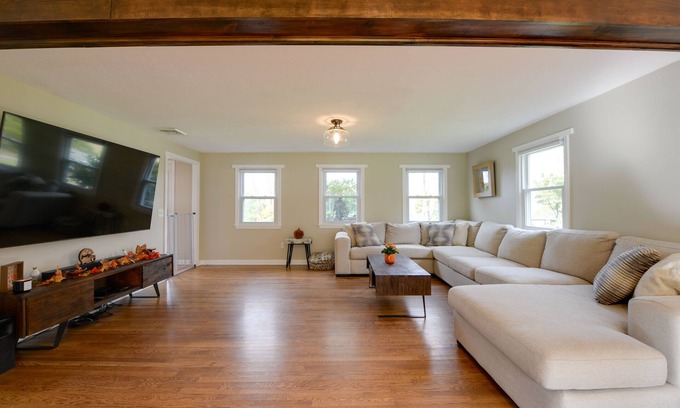 Oxford House | Spacious Oxford Home w/Pool - 4 Mi to Lake!