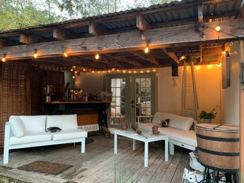 Slidell House | Spacious Parking Cozy 2 Bedroom Cottage House with plenty parking