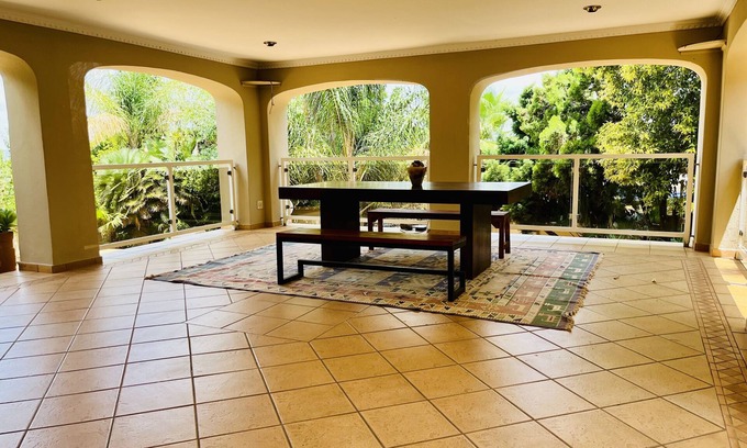 Garsfontein House | Spacious peaceful 5 bedroom house.