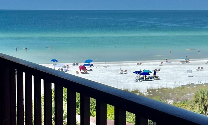Siesta Key Condo | Spacious Penthouse 3bd/3bath, nOn the Beach, Great Views!