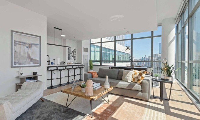 Downtown Chicago Apartment | Spacious Penthouse Trio + Skyline Views for Groups