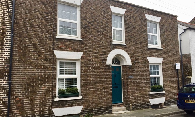 Deal House | Spacious period holiday cottage in Deal, walk to beach, town and restaurants
