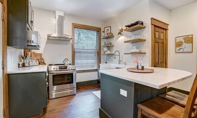 New Haven House | Spacious Pet & Family-Friendly Home for 9+ Guests