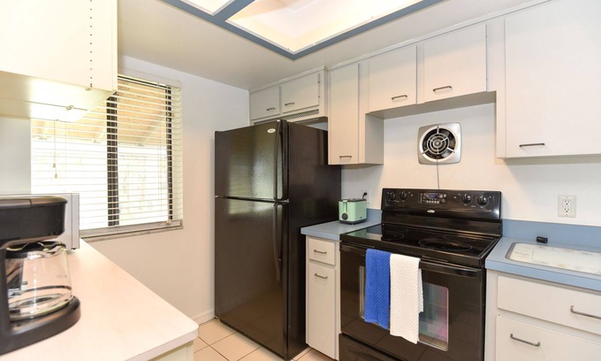 South Daytona House | Spacious Pet-Friendly Beach Getaway!