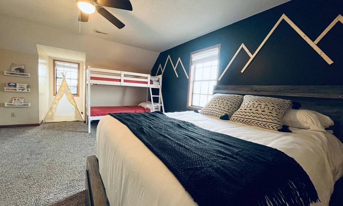 Sevierville House | Spacious Pet Friendly Home with -Mountain Views -BBQ grill & Fire Pit