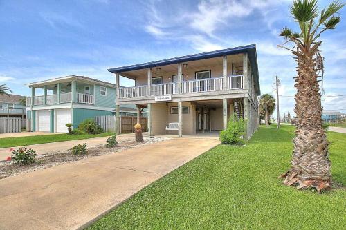Leeward Sands House | Spacious & Pet Friendly - Game Room Sleeps 10