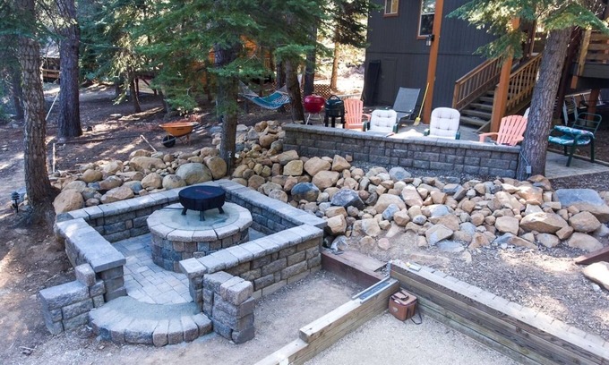 Kingswood Estates House | Spacious Pet Friendly Lodge w/Hot Tub!