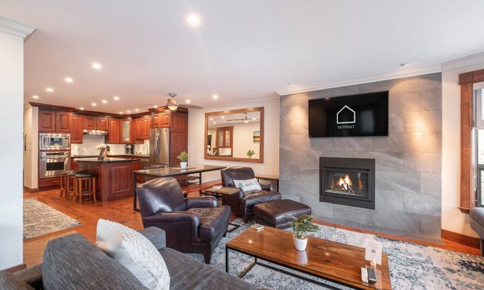 Blueberry Hill Condo | Spacious | Pet friendly | Shared Hot Tub | BBQ