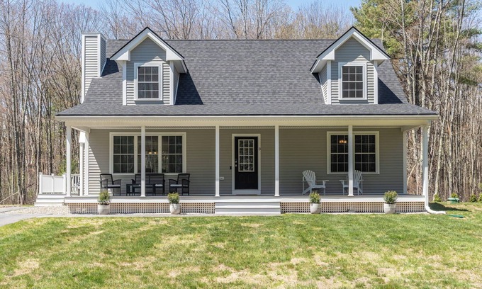 Kennebunk House | Spacious Pet Friendly-Close to Beach and Town!