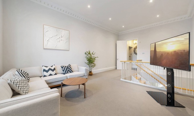 Primrose Hill Apartment | Spacious Primrose 2BR/3BA Duplex in Central London