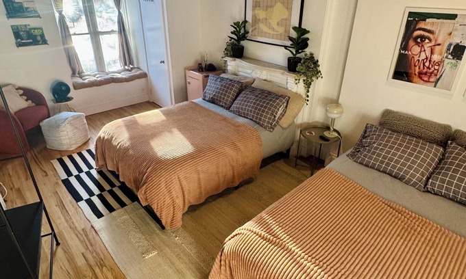 Bushwick House | Spacious Private Bushwick Bedroom - Close to Subways,Manhattan & Pet-Friendly!