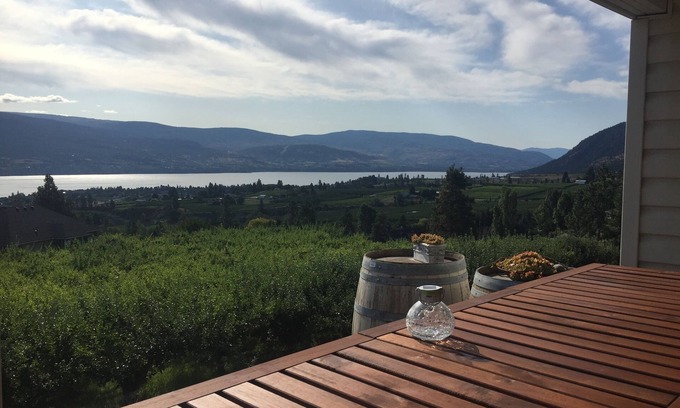 Okanagan-Similkameen House | Spacious private guest suite with spectacular views 5 min to beach
