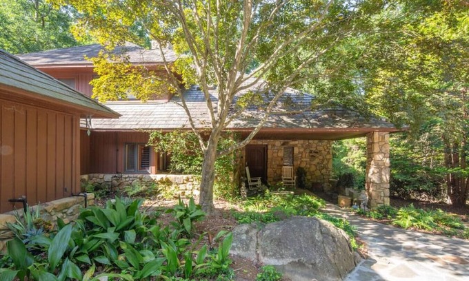 Chapel Hill Apartment | Spacious, private, in nature near town