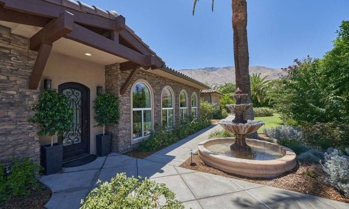 The Movie Colony House | Spacious Private Resort walk to Downtown Palm Springs