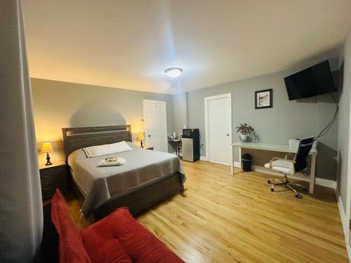 Fairfax House | Spacious Private Suit Room Fairfax City