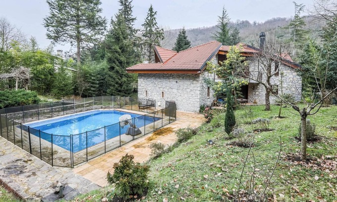 Sariyer Villa | Spacious Private Villa with Pool in Sile