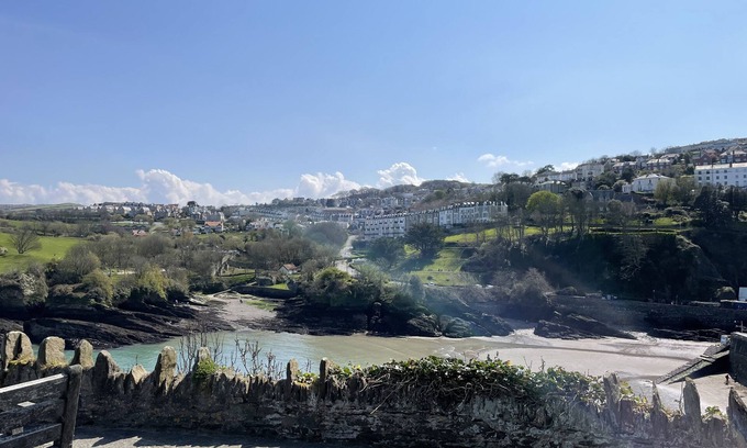 Hele House | Spacious property with a ballroom and phenomenal sea and harbour views