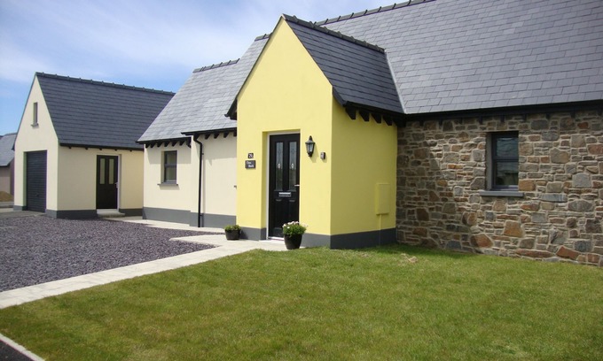 Haverfordwest House | Spacious property with garden, rural setting, close to blue flag beach