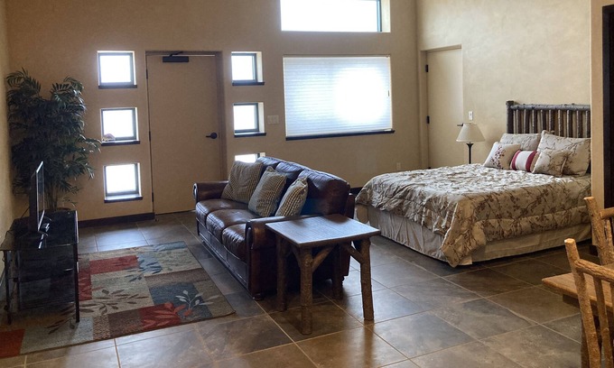 Marvel Apartment | Spacious Queen Studio! Bring your horses and dogs!