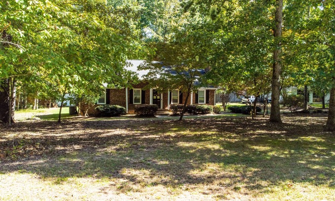 Durham House | Spacious & Quiet Durham NC 3 BR Home Near Duke