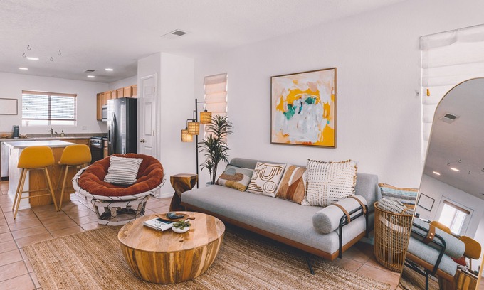 Albuquerque House | Spacious, Quiet Home in Gated Community, Family Friendly, King Bed, 3 Parkings