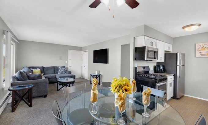 Dearborn Heights Apartment | Spacious, Quiet & Cozy 1BD Apartment w/stainless steal appliances!