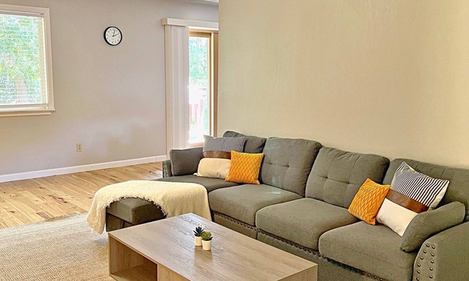 Los Altos Hills House | Spacious, quiet, cozy retreat. Close to parks, trails and Los Altos downtown.