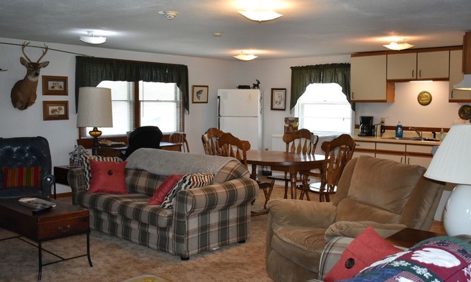 Oak Harbor Cabin | Spacious Relaxation on Lake Erie