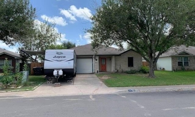 Kyle House | Spacious, Relaxing, Kyle Home with a Pool Table!