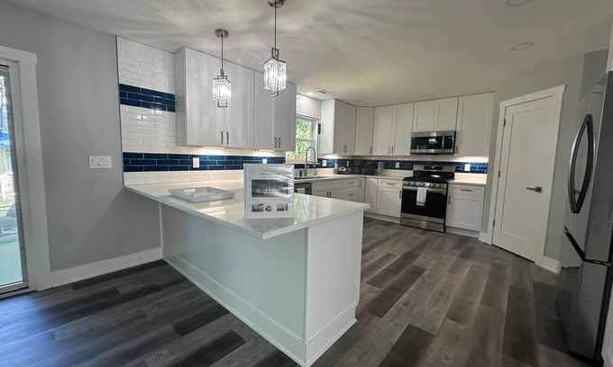Willoughby Hills House | Spacious Relaxing Luxury 4-5BR Near DT Willoughby, Cleveland, & Lake Erie