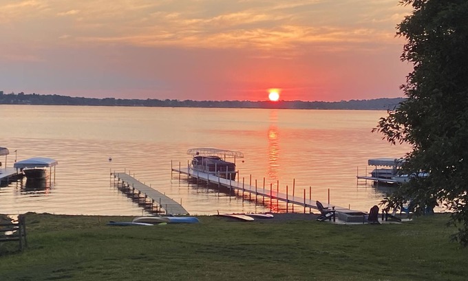 Town of Owasco House | Spacious, Remodeled, Pet Friendly, Owasco Lake