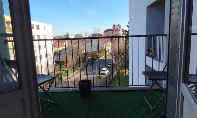 Buers Apartment | Spacious Renovated Apartment, Quiet And Close To The Metro