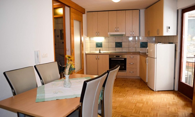 Izola Apartment | Spacious renovated 2-bedroom central apartment