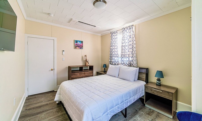 Falmouth Apartment | Spacious Renovated One Bedroom Apartment Located in Downtown Falmouth