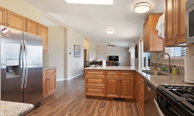 Garden City Cabin | Spacious rental with furnished deck & great views of the lake