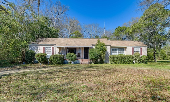 Tuskegee House | Spacious Retreat, 2 Miles to Tuskegee University
