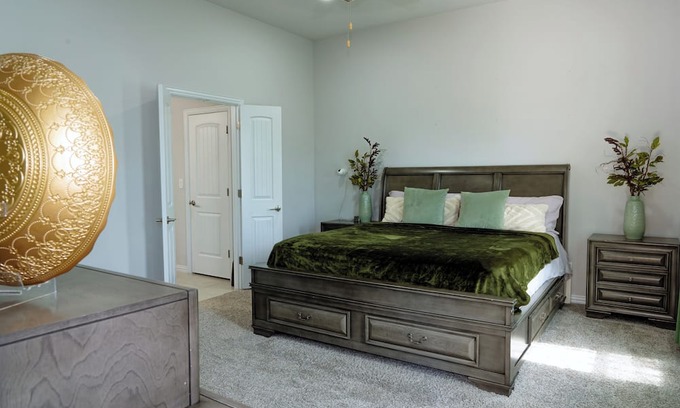 Onion Creek Meadows House | Spacious Retreat - 3 King Beds - Free Parking