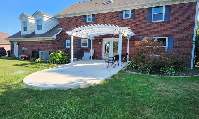Indianapolis House | Spacious Retreat Near Eagle Creek Park – Modern Comfort & Entertainment