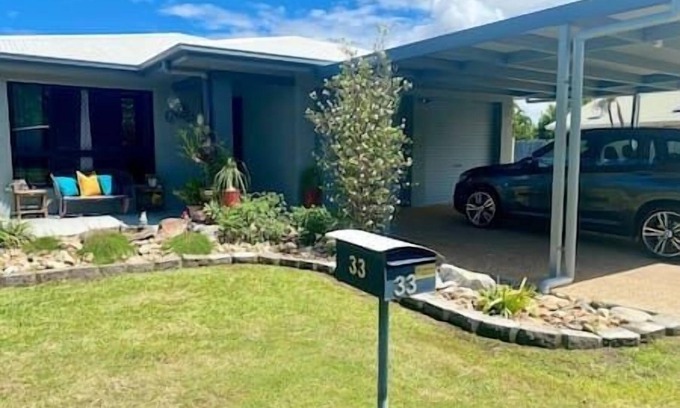 Deeragun House | Spacious Retreat on Brenton in Tropical North Quee