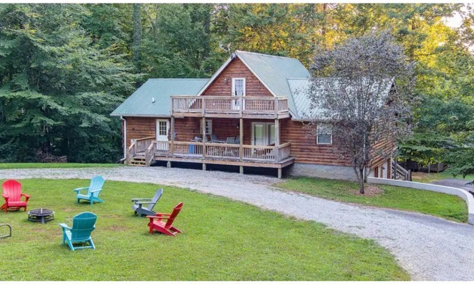 Albany Cabin | Spacious Retreat on Dale Hollow! Walking distance to Safe Harbor Wisdom Dock.