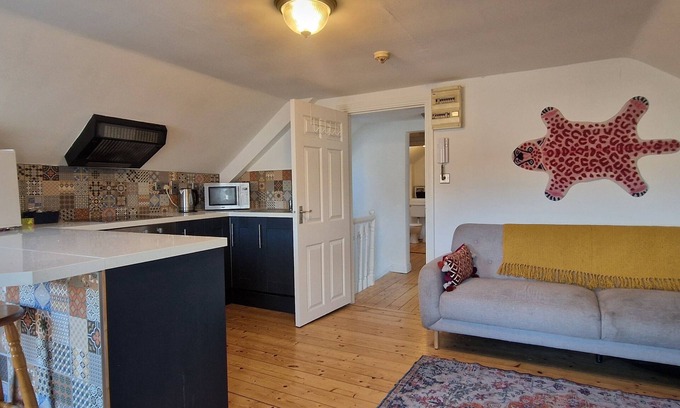 Victorian Quarter Apartment | Spacious Riverside 2Bd, Mid City - Above Bar&Venue
