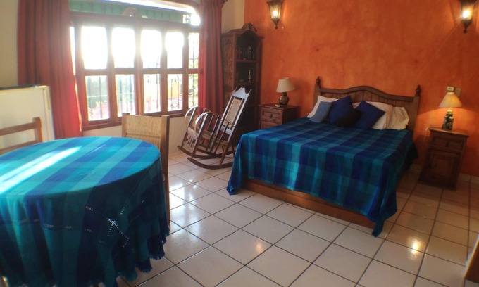 Ixtapa - Zihuatanejo House | Spacious room 2 blocks from Playa La Ropa Zihuatanejo