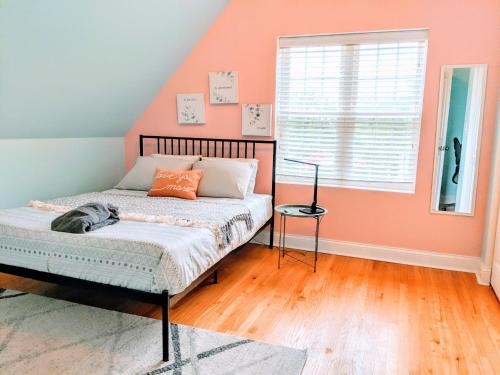 East Garfield Park House | Spacious Room by Medical District & UIC
