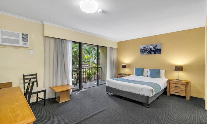 Mount Ommaney Hotel | Spacious Room Ideal for Biz & Leisure.