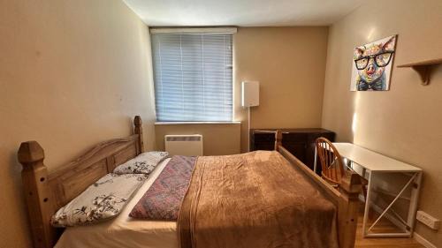 Somers Town Bed & Breakfast | Spacious Room in Central London