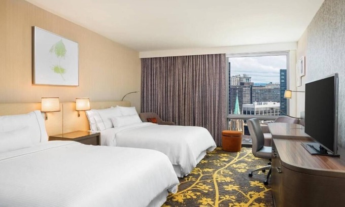 Downtown Cleveland Hotel | Spacious Room in DT Cleveland - Walk to Night Entertainment and Stadiums